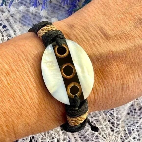 Vintage Leather & Mother of Pearl Boho Bracelet - Picture 11 of 11